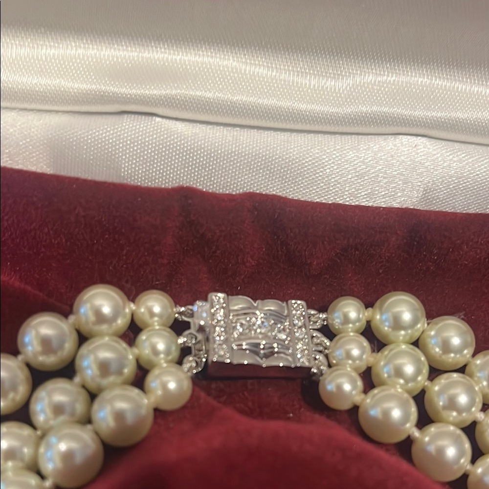 Classic Cream Multi-Strand Pearl Necklace - Picture 4 of 8